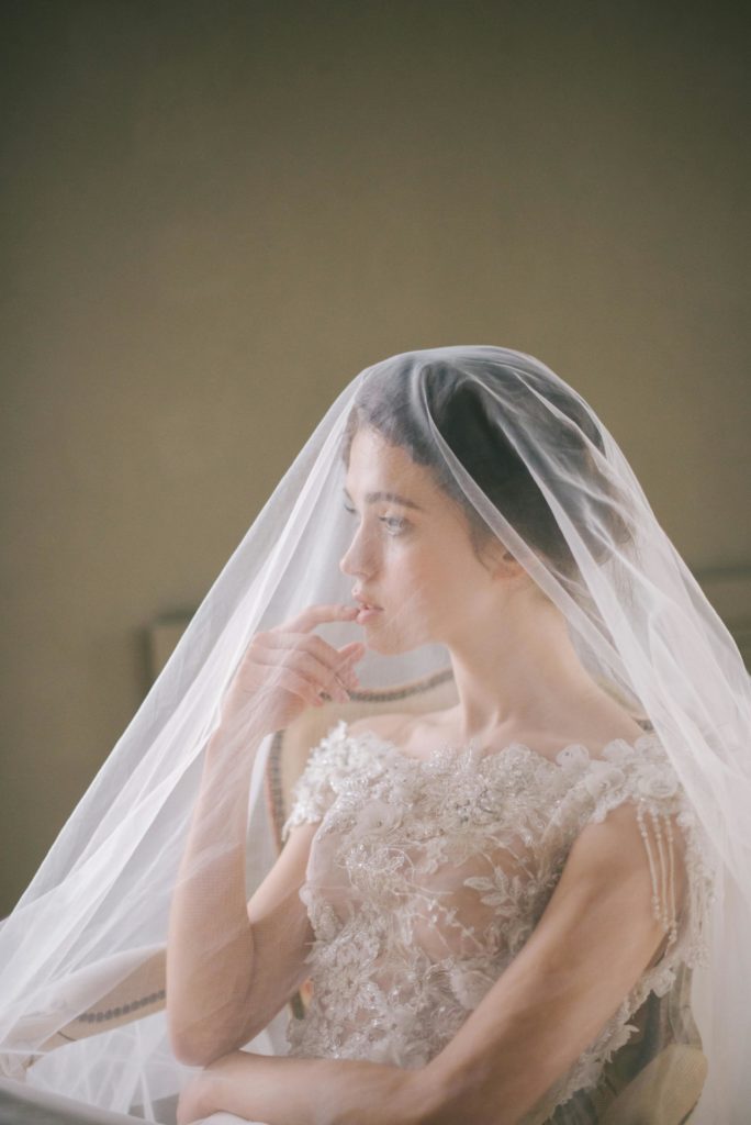 Algunas sugerencias para vestidos de novia ideales para una boda en verano: