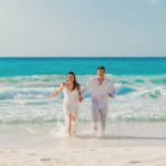 Trámites, permisos, vestidos adecuados y consejos prácticos para casarte al borde del mar