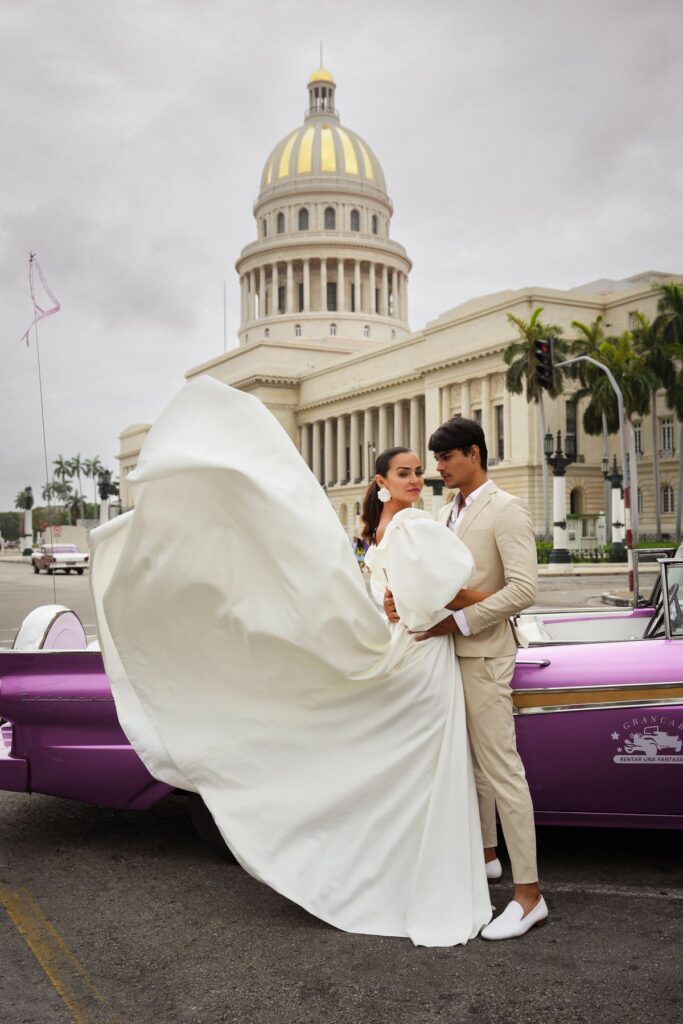 El Resurgimiento del “Retro-Chic”: Nostalgia de Lujo