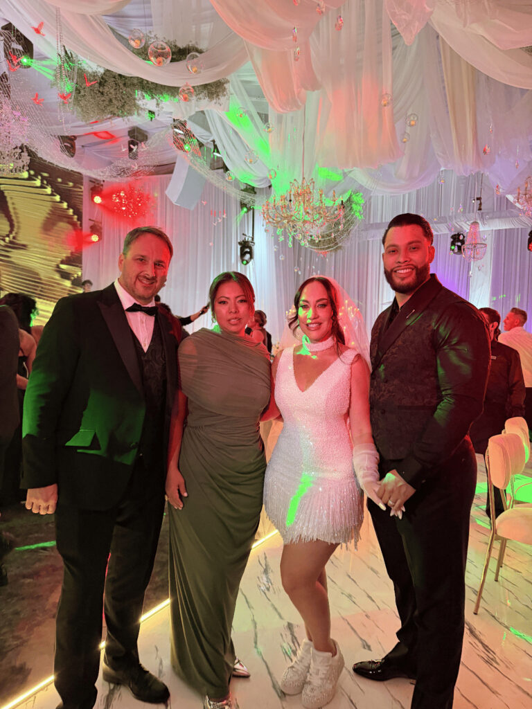 Ysabel Borden brilla entre líderes internacionales en la exclusiva boda de Tenay y Anderson en Medellín